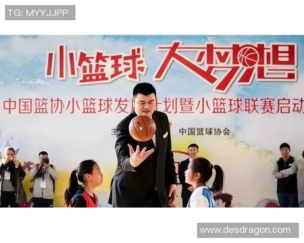 姚明与球迷亲密互动分享篮球梦想点燃年轻人的热情与希望 姚明与球迷亲密互动分享篮球梦想点燃年轻人的热情与希望